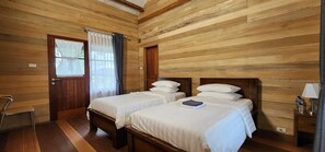 Habitación básica con 1 cama matrimonial o 2 individuales, 2 camas individuales, para fumadores | Ropa de cama de alta calidad y camas con pillow-top