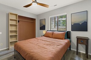 3 slaapkamers, een strijkplank/strijkijzer, reisbedje, gratis wifi