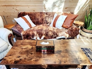 Smart TV, fireplace, books - Tranquil A-Frame Cabin Retreat Nature's Serenity (Seattle)