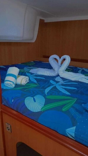 Habitación doble clásica | Decoración personalizada, muebles diferentes y ropa de cama 
