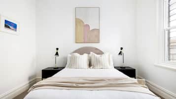 3 bedrooms, desk, iron/ironing board, WiFi