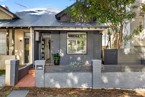 Exterior - Charming Tropical Bondi Retreat (Bondi Beach)