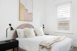 3 bedrooms, desk, iron/ironing board, WiFi