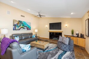 Fernseher, Kamin, Arbeitsbereiche, Computerbildschirme