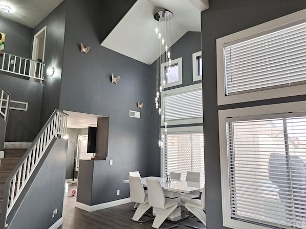 Dining - Luxury Villa in Las Vegas (Las Vegas)