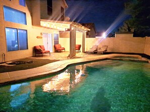 Outdoor pool - Luxury Villa in Las Vegas (Las Vegas)