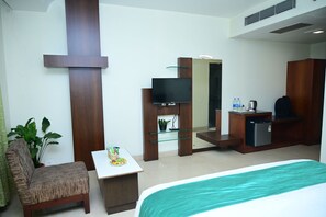 Executive kamer, 1 queensize bed | Een bureau, een laptopwerkplek, geluiddichte muren