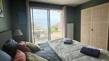 2 makuuhuonetta, silitysrauta/-lauta, vauvan matkasänky, ilmainen Wi-Fi