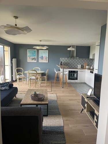 Large apartment with garden and terrace with sea view - 2 bedrooms