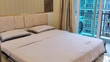 1 bedroom, WiFi (free), bed sheets