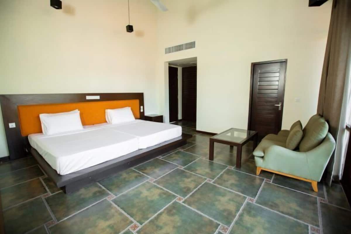 Comfort Triple Room, Garden View | Premium bedding, memory-foam beds, in-room safe, desk