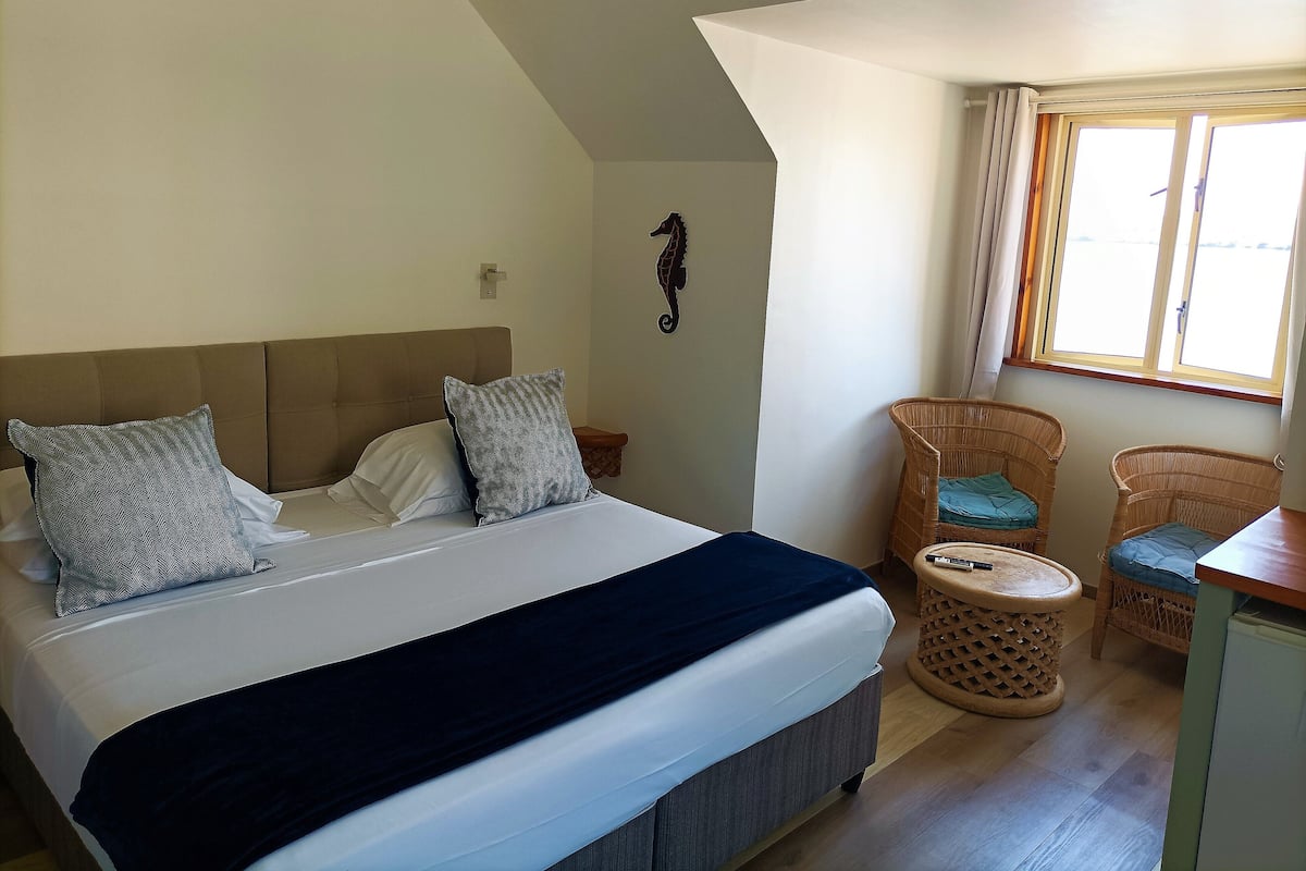 Business Double Room | 1 bedroom, premium bedding, minibar, in-room safe