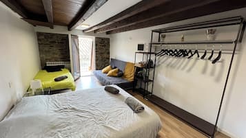 3 chambres, fer et planche à repasser, Wi-Fi gratuit, draps fournis
