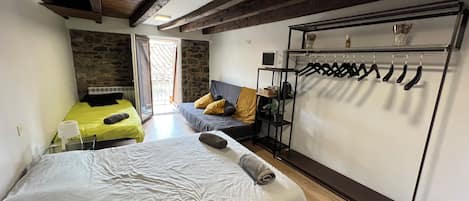 3 habitaciones, tabla de planchar con plancha y wifi gratis