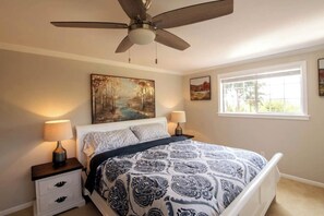 6 bedrooms, WiFi, bed sheets - Secluded in the Heart of Sequim (Sequim)