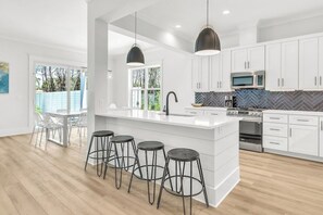 Fridge, microwave, oven, stovetop - New-Private Pool-Beach-Game Room (Panama City Beach)