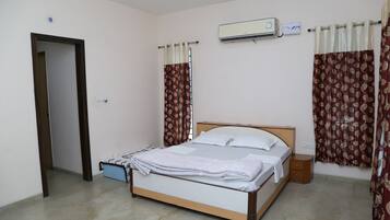 Deluxe Double Room | Free WiFi