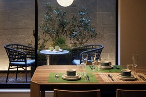 ห้องซูพีเรีย, 1 ห้องนอน, ปลอดบุหรี่, ระเบียง (3 Beds) | 1 ห้องนอน, ผ้าม่านกันแสง, ห้องเก็บเสียง, Wi-Fi ฟรี