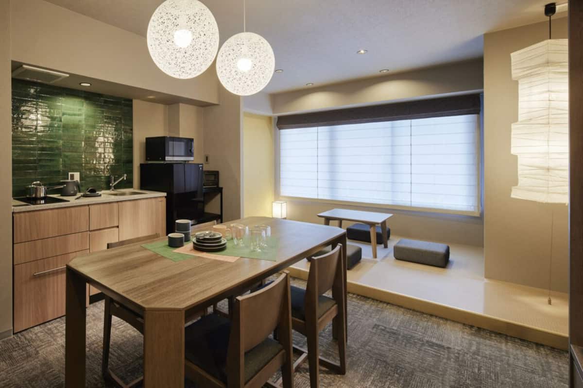 高級套房, 1 間臥室, 非吸煙房 (Japanese Style Room, 4 Beds) | 私人廚房 | 大型雪櫃/冰箱、微波爐、爐具、電熱水壺