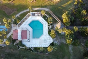 A heated pool - Beach Daze|2 pools/ 1 heated. Steps to the beach! (St. Augustine Beach)