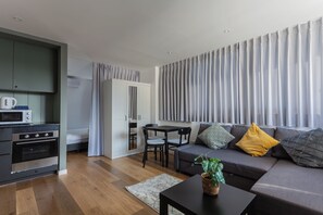 Business Apartment | Living area - Rothschild Boulevard Prime location 1Bd (Tel Aviv)