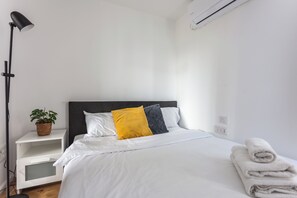 Business Apartment | 1 bedroom, iron/ironing board, free WiFi, bed sheets - Rothschild Boulevard Prime location 1Bd (Tel Aviv)