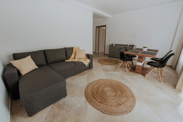 Apartment | Living area | Flat-screen TV