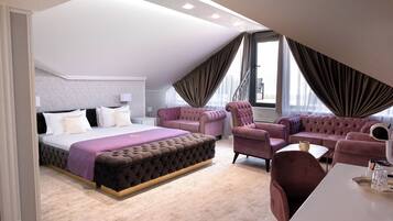 Queen room with Balcony and Jacuzzi | Living area | 45-inch Smart TV with cable channels
