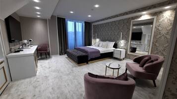 Deluxe Room with Balcony | 1 bedroom, in-room safe, desk, laptop workspace