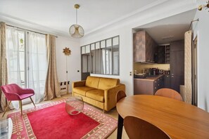 TV - Etoile Apartment (G1) – Luxury Two-Bedroom (Paris)