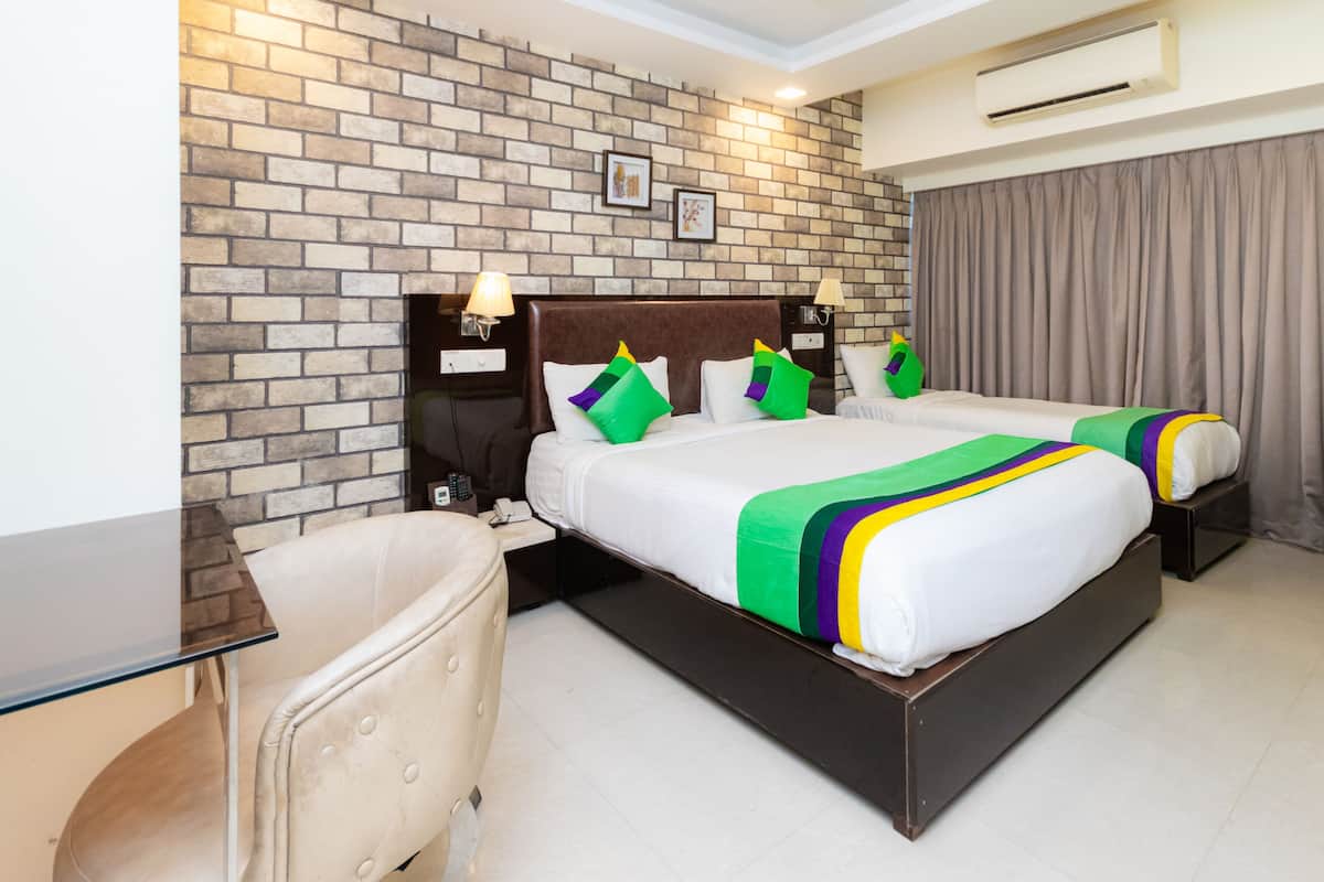 Premium Room | In-room safe, desk, iron/ironing board, bed sheets