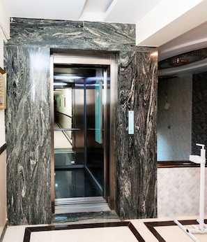 Elevator - Treebo Laaiba Residency (Mumbai)