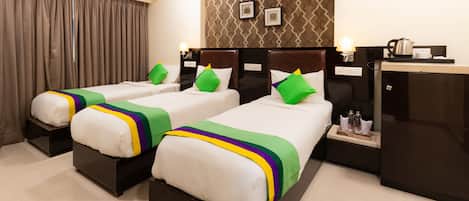 Caja de seguridad en la habitación y escritorio