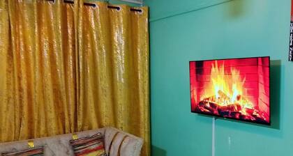 Welcome to The Obama Mansion, affordable, cozy and quiet.