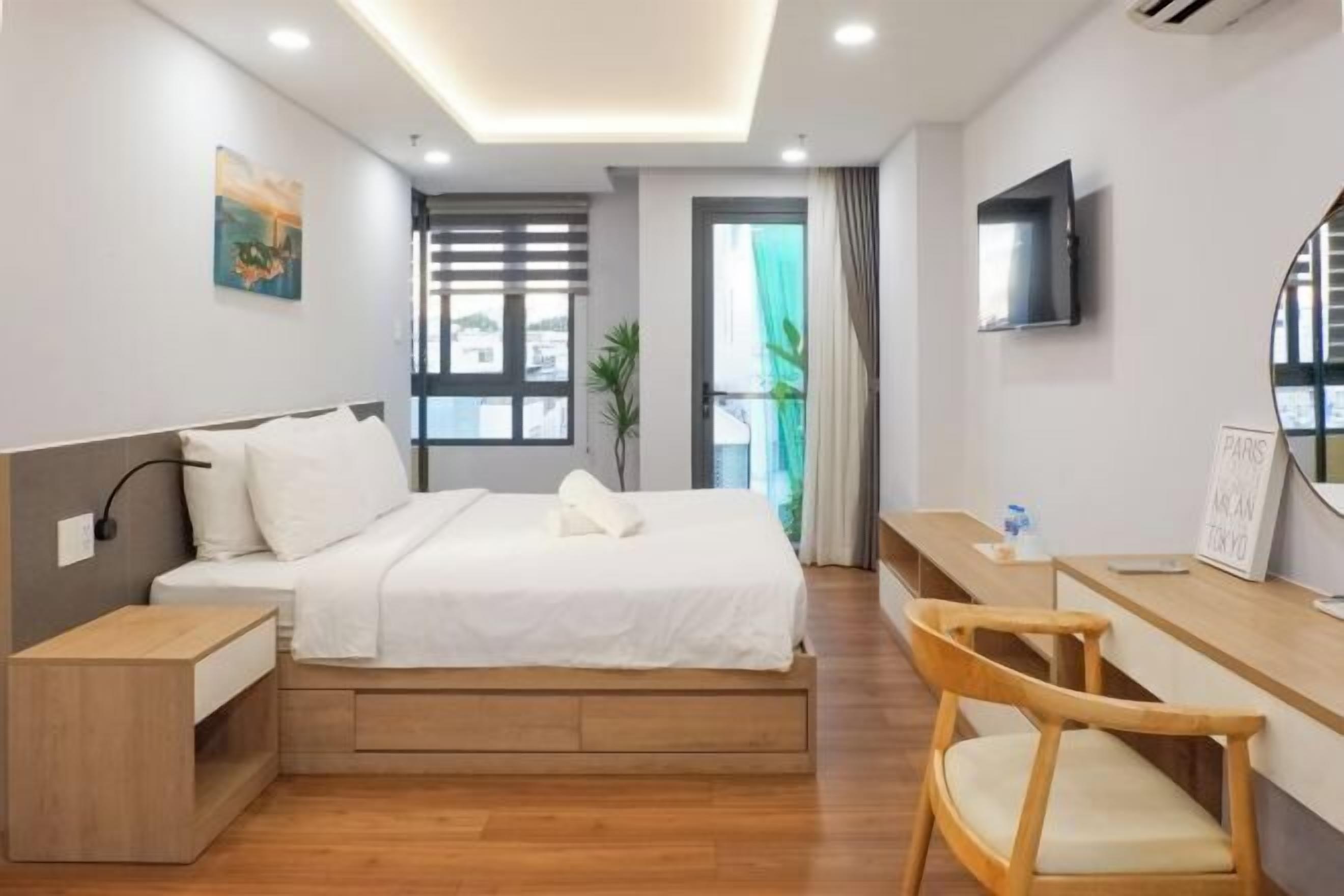 Premium bedding, in-room safe, desk, soundproofing