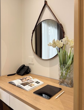 Estudio Deluxe, balcón | Caja de seguridad en la habitación, escritorio y insonorización