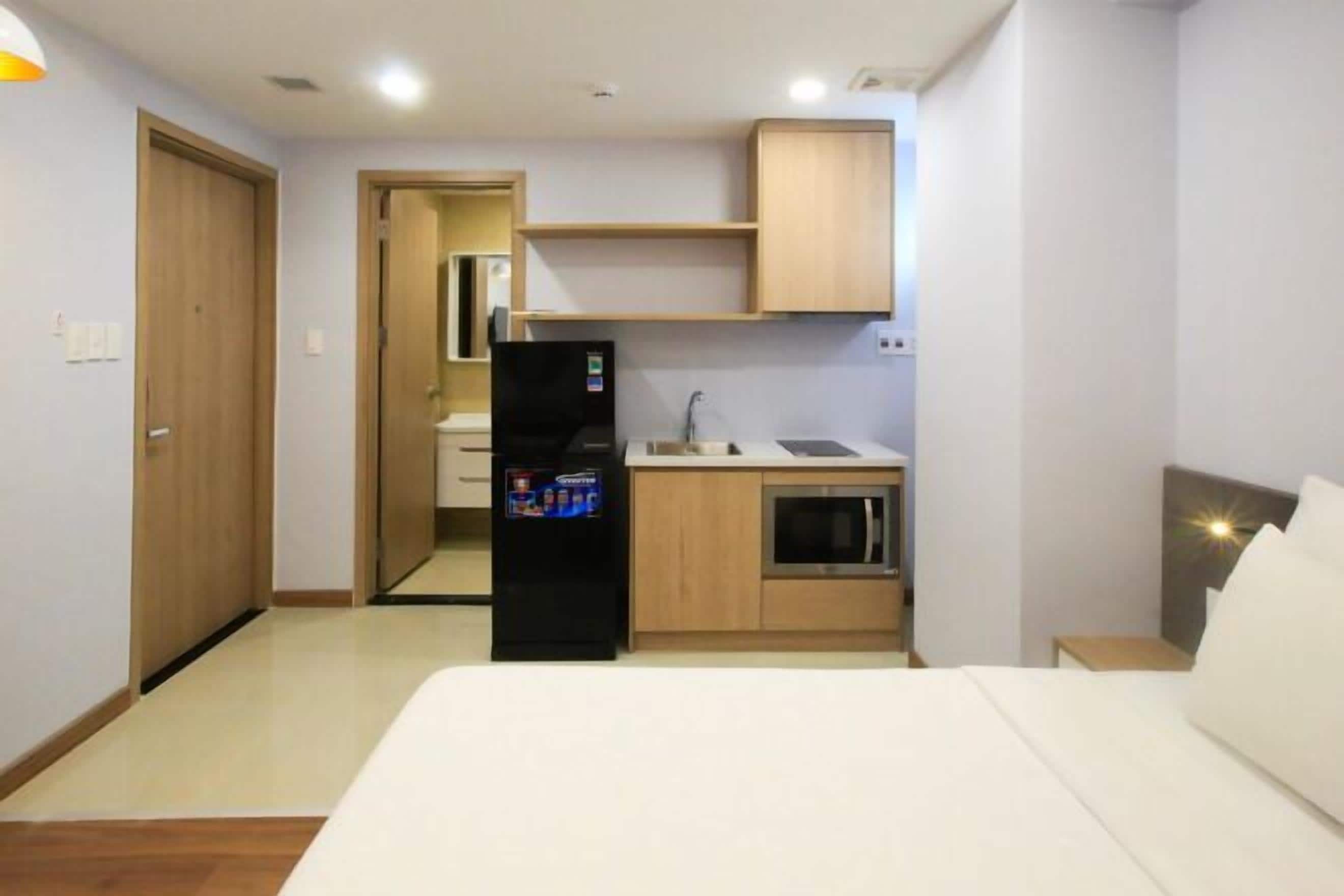 Premium bedding, in-room safe, desk, soundproofing