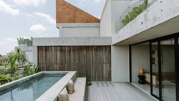 Premier Pool Suite Plus King | Private pool