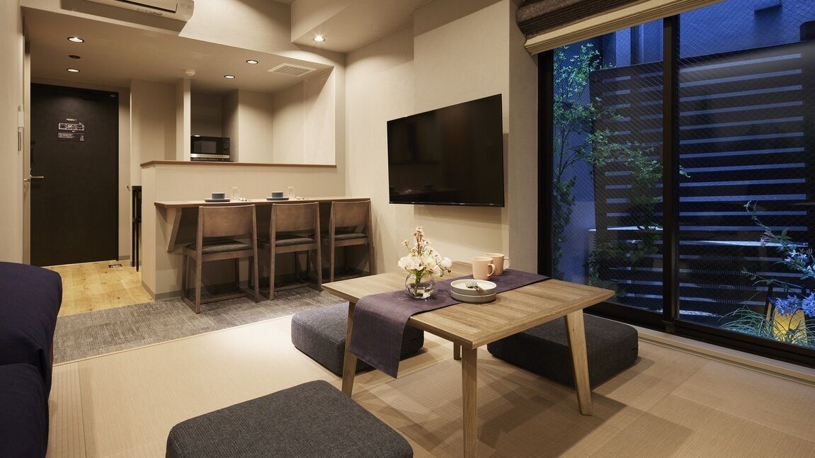 Suíte conforto, para não fumantes (Moderate, with Tatami Room) | Área de estar | TV de tela plana