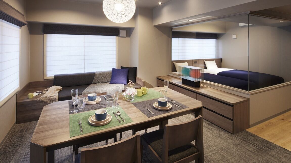 Deluxle Suite with 3beds, Non Smoking | Living area | Flat-screen TV