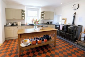 Maison Traditionnelle | Cuisine privée | Réfrigérateur, micro-ondes, four, plaque de cuisson