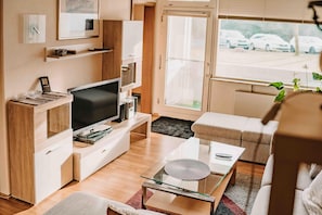 Fernseher, Stereoanlage