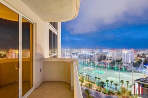 Property grounds - MGM Signature 15-620 1BR w/ Amazing Balcony Views (Las Vegas)