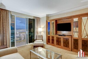 Televisión y oficina 