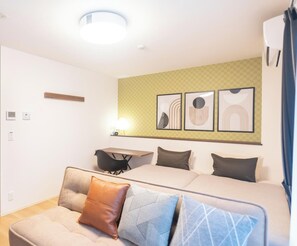1 habitación, tabla de planchar con plancha, wifi gratis y ropa de cama 