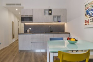 Fridge, microwave, stovetop, dishwasher - Vicolo Circolo@Castelvecchio (Verona)