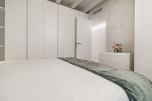 2 makuuhuonetta, silitysrauta/-lauta, Wi-Fi, vuodevaatteet