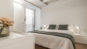 2 bedrooms, iron/ironing board, WiFi, bed sheets - Porta Palio Luxury Apartment (Verona)