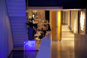 Lobby - Waterloo Quadrant: Balcony

 (Auckland)