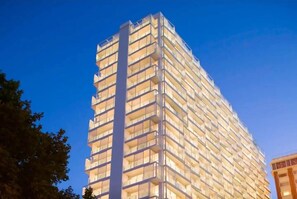 Exterior - Waterloo Quadrant: Balcony

 (Auckland)